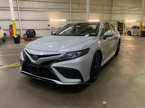 2024 Toyota Camry Hybrid SE