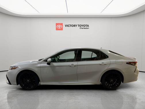 2024 Toyota Camry Hybrid SE