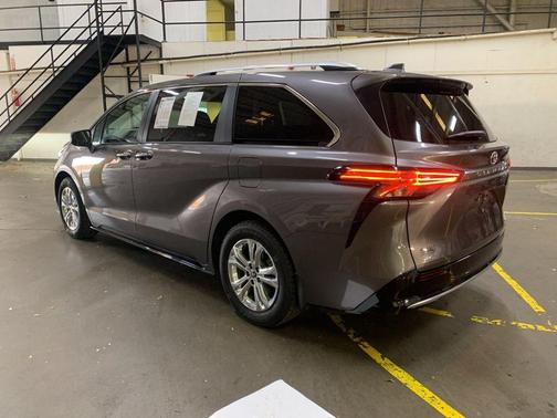 2024 Toyota Sienna Platinum