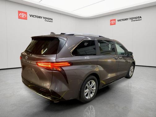 2024 Toyota Sienna Platinum