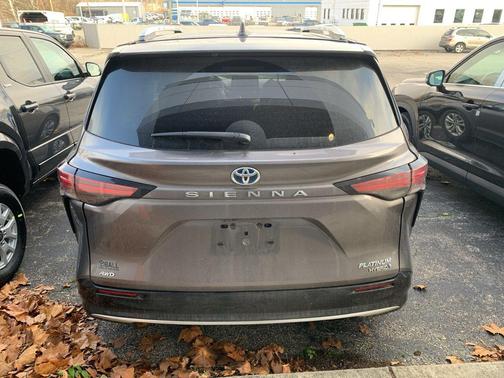 2024 Toyota Sienna Platinum