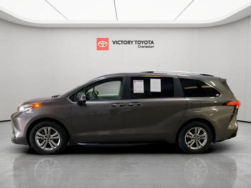 2024 Toyota Sienna Platinum