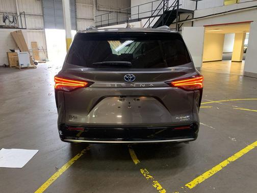 2024 Toyota Sienna Platinum