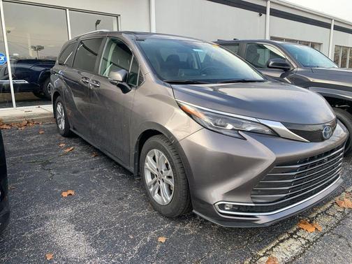 2024 Toyota Sienna Platinum