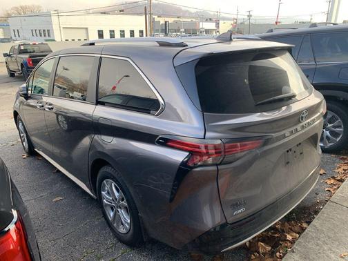 2024 Toyota Sienna Platinum