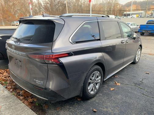 2024 Toyota Sienna Platinum