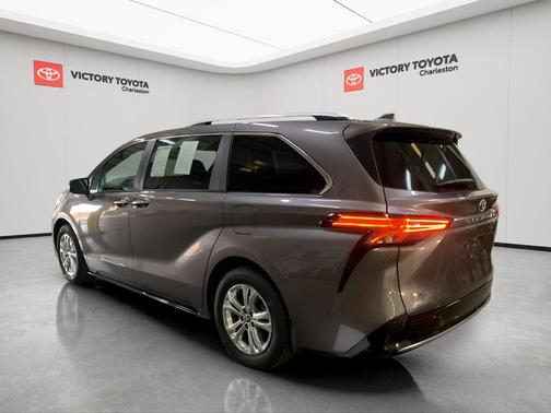 2024 Toyota Sienna Platinum