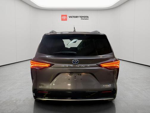 2024 Toyota Sienna Platinum