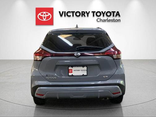 Boulder Gray Pearl 2023 Nissan Kicks SR