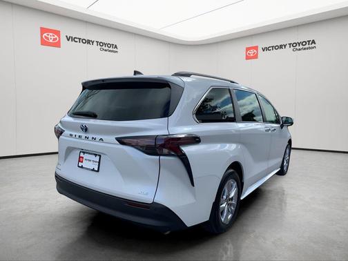 2025 Toyota Sienna XLE