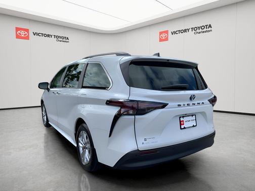 2025 Toyota Sienna XLE