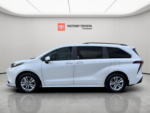 2025 Toyota Sienna XLE