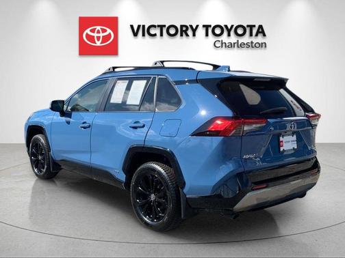 2022 Toyota RAV4 Hybrid SE