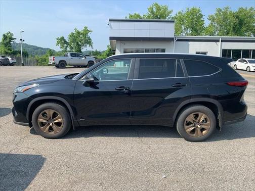 2023 Toyota Highlander Hybrid XLE