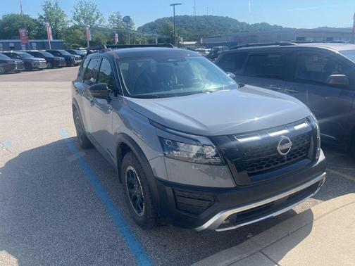 Solid Gray/Super Black 2024 Nissan Pathfinder Rock Creek 4WD