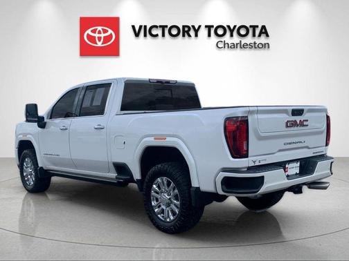 White Frost Tricoat 2022 GMC Sierra 2500 Denali