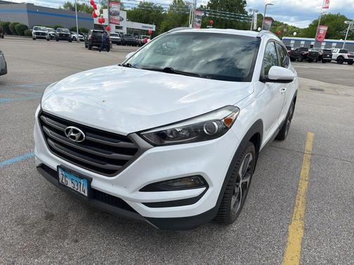 Dazzling White 2016 Hyundai TUCSON Sport