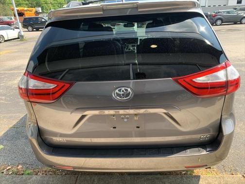 2019 Toyota Sienna XLE
