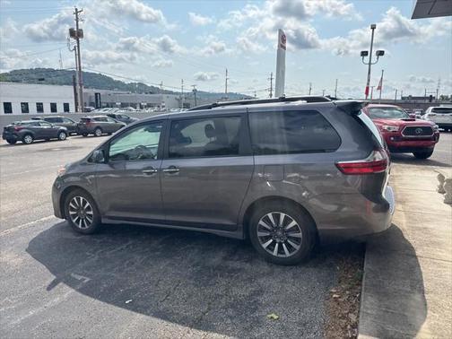 2019 Toyota Sienna XLE
