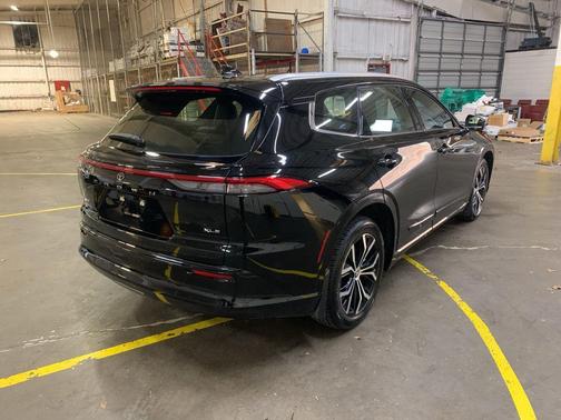 2025 Toyota Crown Signia XLE