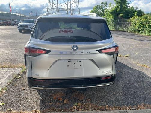 2023 Toyota Sienna Platinum 7 passenger