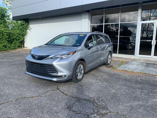 2023 Toyota Sienna Platinum 7 passenger