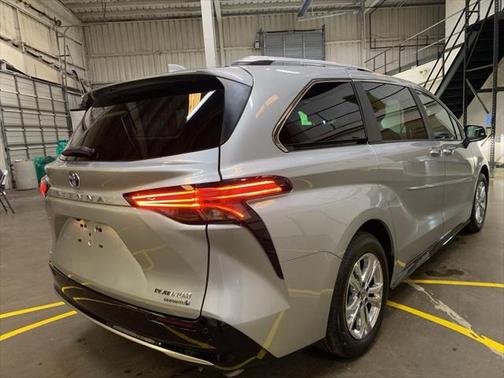 2023 Toyota Sienna Platinum 7 Passenger
