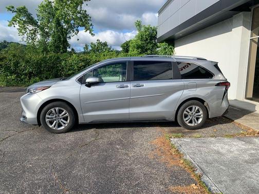 2023 Toyota Sienna Platinum 7 passenger