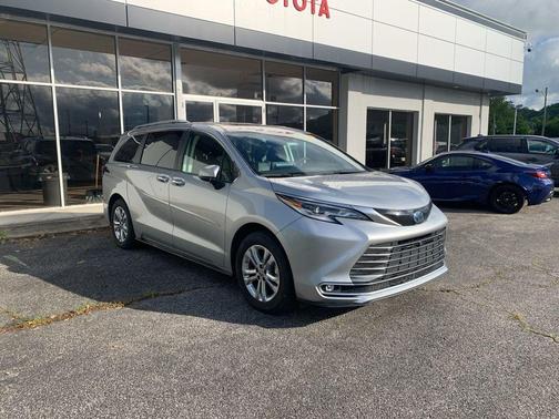 2023 Toyota Sienna Platinum 7 passenger