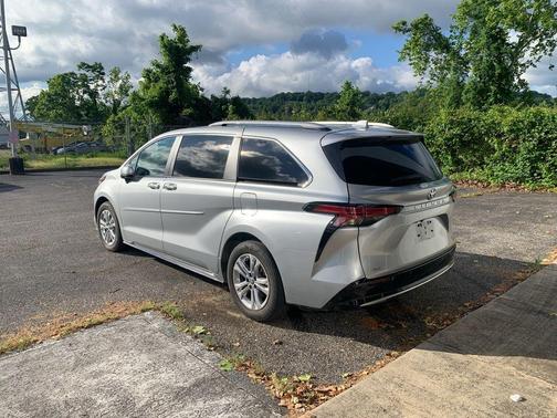 2023 Toyota Sienna Platinum 7 passenger