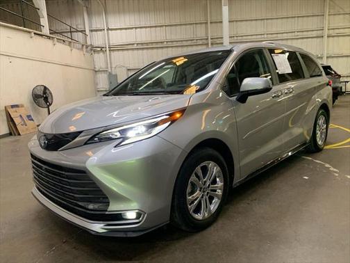 2023 Toyota Sienna Platinum 7 Passenger