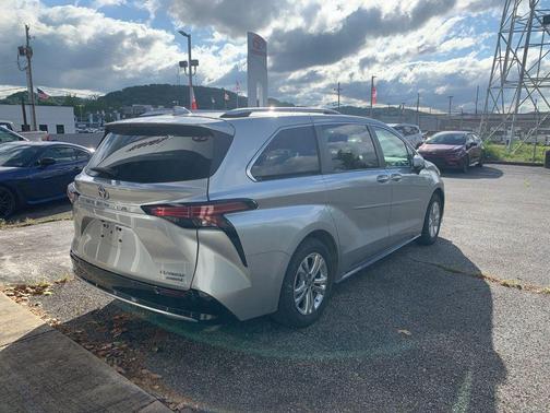 2023 Toyota Sienna Platinum 7 passenger