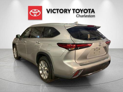 Celestial Silver Metallic 2022 Toyota Highlander Limited