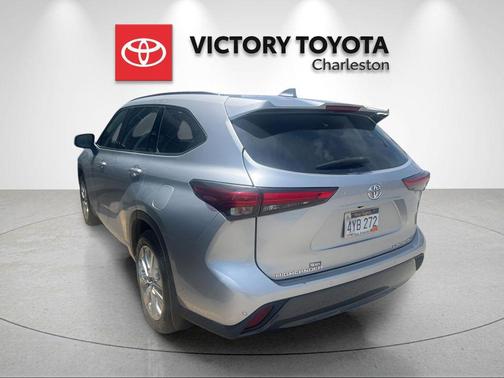 Celestial Silver Metallic 2022 Toyota Highlander Limited