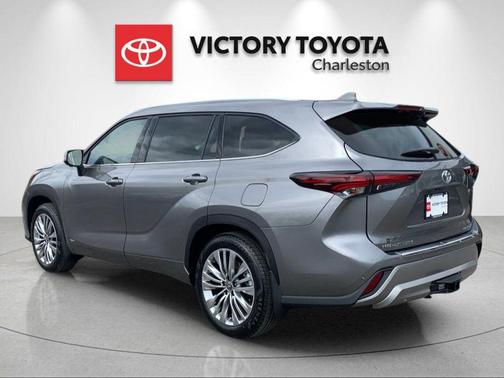 Heavy Metal 2026 Toyota Highlander Hybrid Platinum