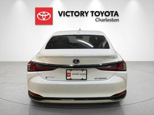 2022 Lexus ES 300h F SPORT