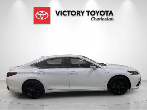 2022 Lexus ES 300h F SPORT