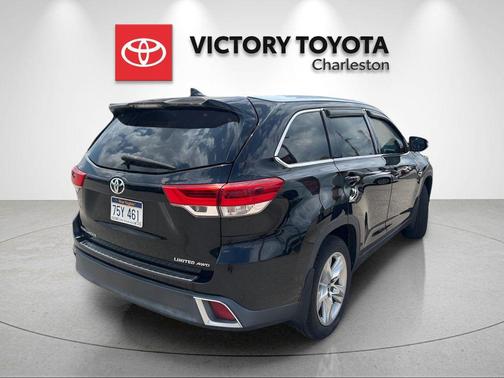 Midnight Black Metallic 2018 Toyota Highlander Limited