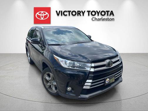 Midnight Black Metallic 2018 Toyota Highlander Limited