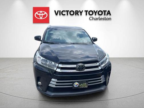 Midnight Black Metallic 2018 Toyota Highlander Limited