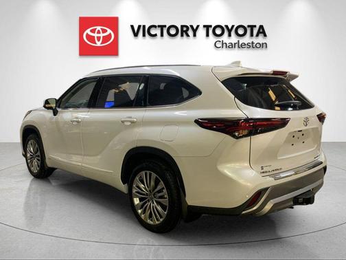 2026 Toyota Highlander Hybrid Platinum