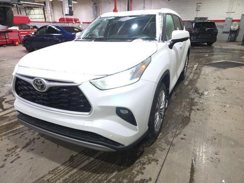 2026 Toyota Highlander Hybrid Platinum