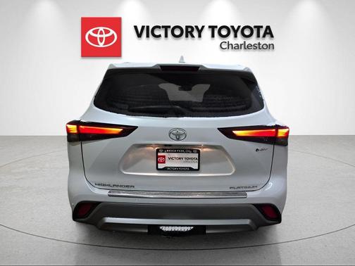 2026 Toyota Highlander Hybrid Platinum