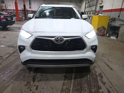 2026 Toyota Highlander Hybrid Platinum