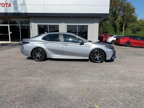2024 Toyota Camry Hybrid SE