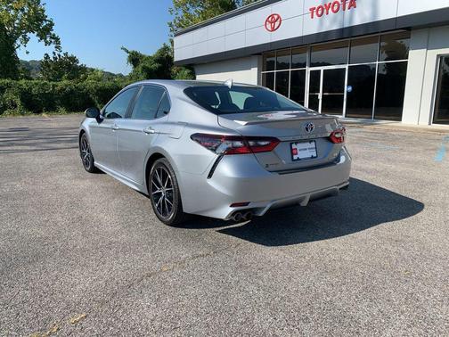 2024 Toyota Camry Hybrid SE