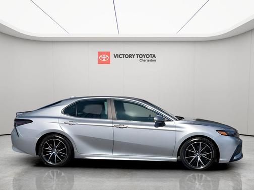 2024 Toyota Camry Hybrid SE