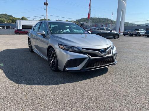 2024 Toyota Camry Hybrid SE