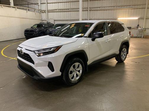 2025 Toyota RAV4 LE