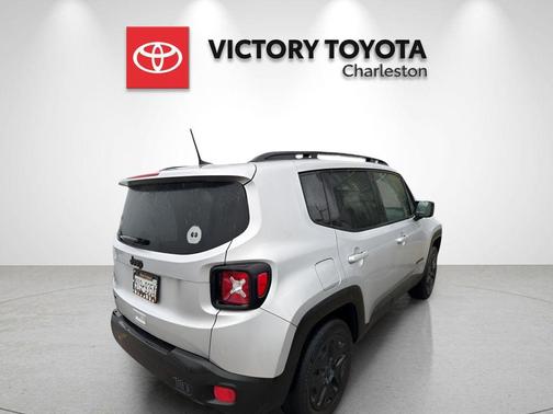 Glacier Metallic 2018 Jeep Renegade Upland
